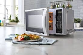 What Are the Do's and Don'ts When Using a Microwave 